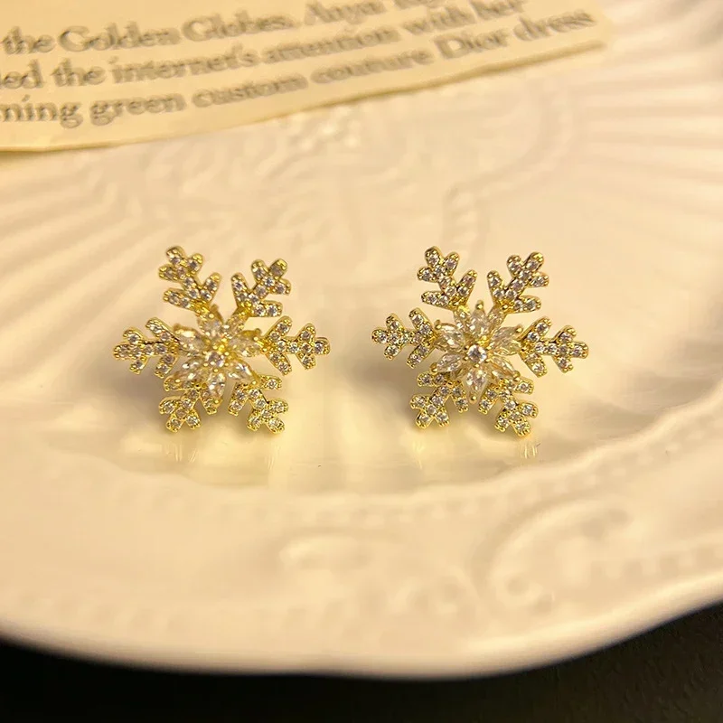 New Christmas Series Earrings Fashionable Inlaid Rhinestone Imitation Pearl Winter Christmas Snowflake Earrings