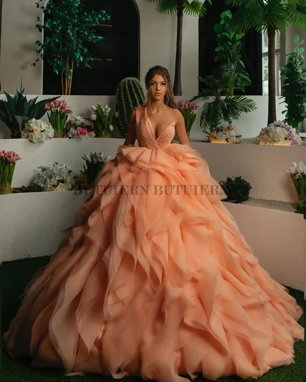 

Princess Wedding Layered Fluffy Tulle Ball Gown Floor Length Bridal Dress Vent Formal V Neck Strap Sexy One Shoulder Sleeves