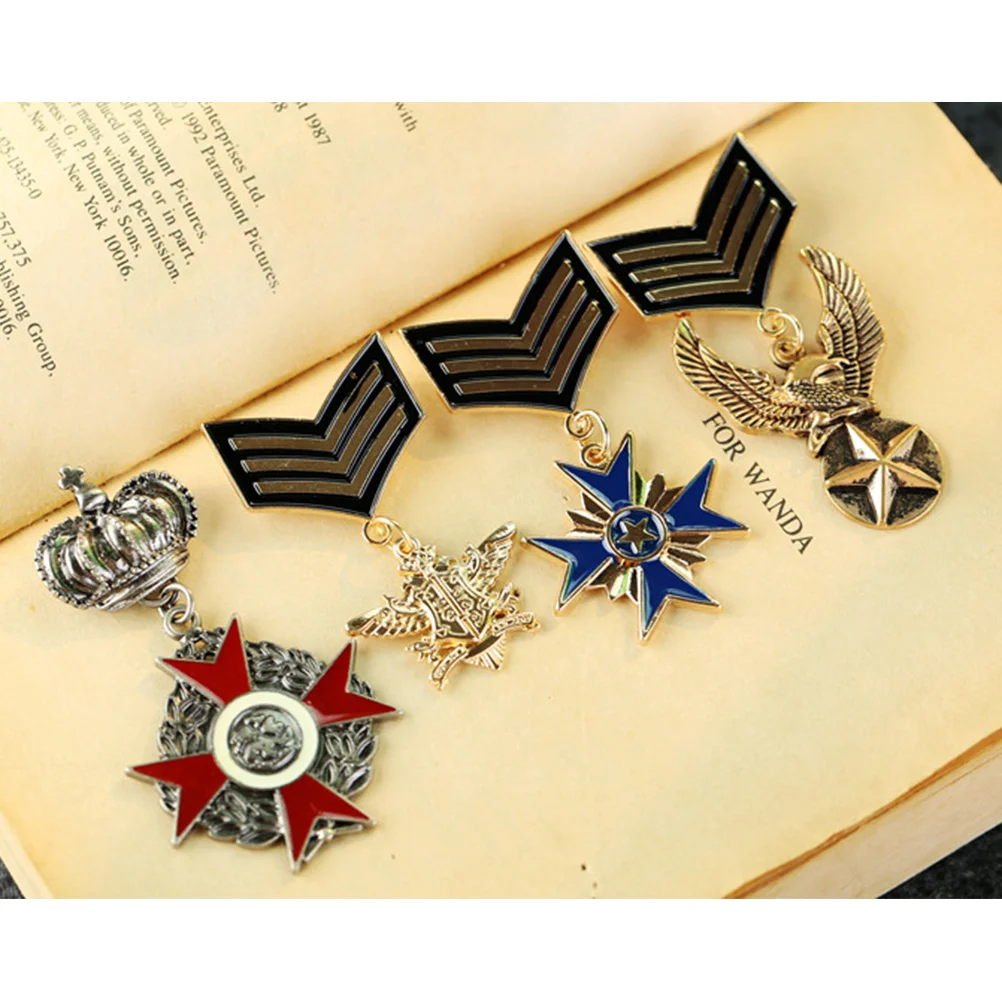 

Clothes Buckles Brooch Women And Men Brooches Crown Queen Medal Badge Corsages Hijab Pin Women Hats Scarf Suit Brooch