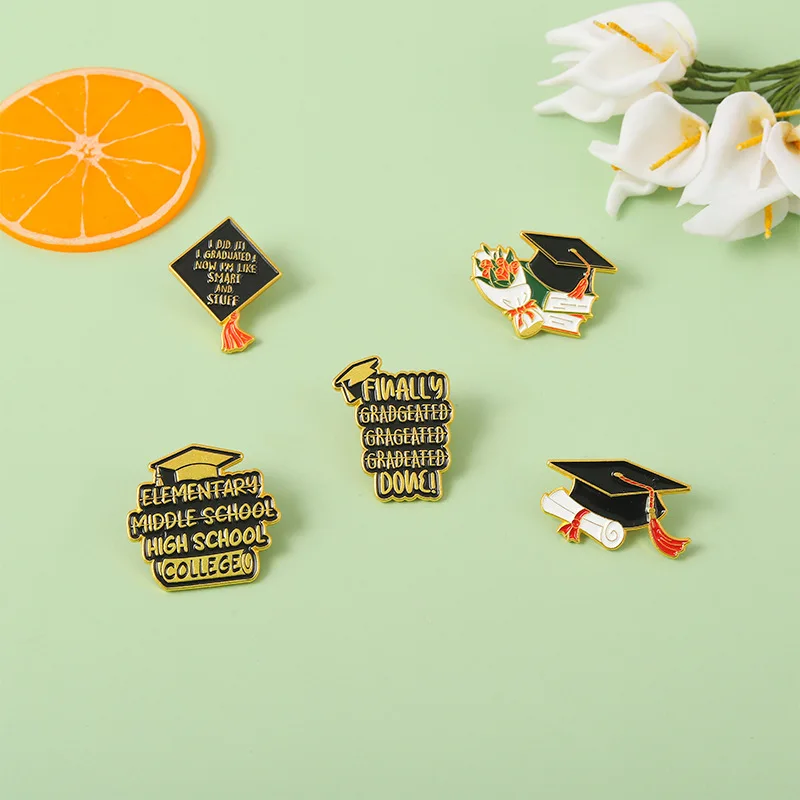 50Pcs Golden 2024 Graduation Charms DIY Graduation Cap Charms Tassel Charms  New Years - AliExpress