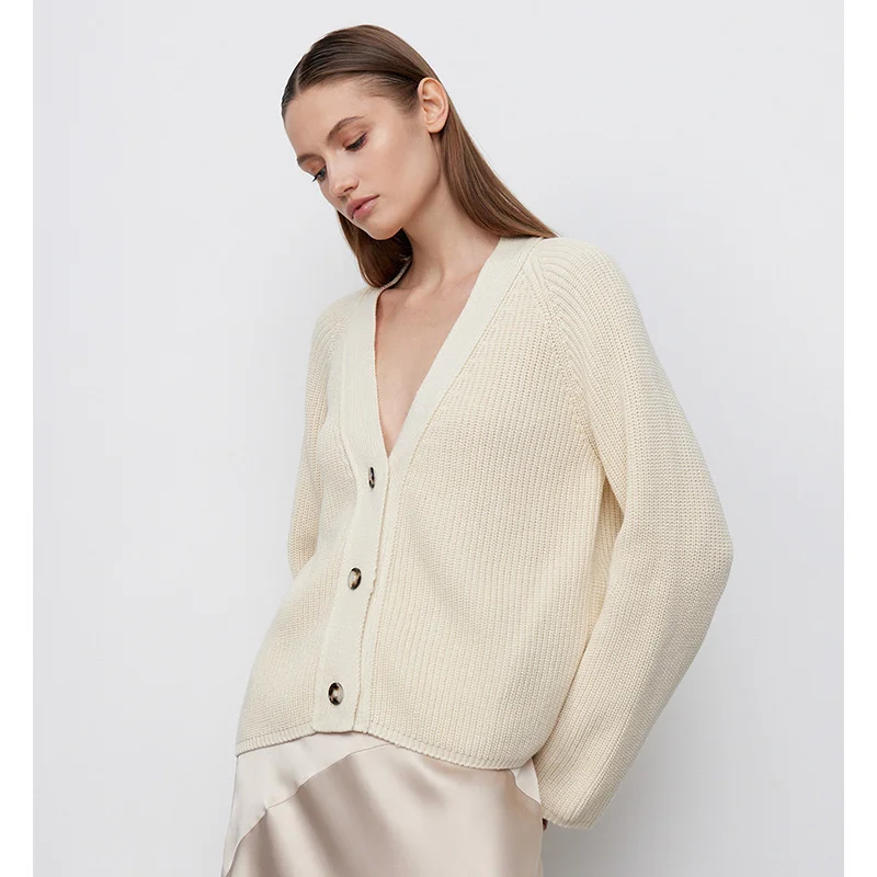 Рисунок 4 - Женский короткий кардиган на пуговицах