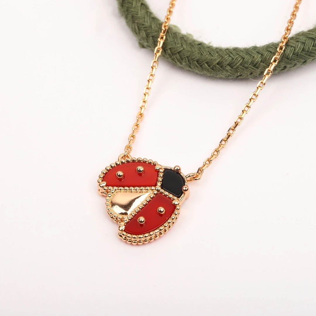 

New Rose Gold Carnelian Spread Wings Ladybug Necklace Ladies Fashion Brand Simple Luxury Banquet 925 Silver Jewelry
