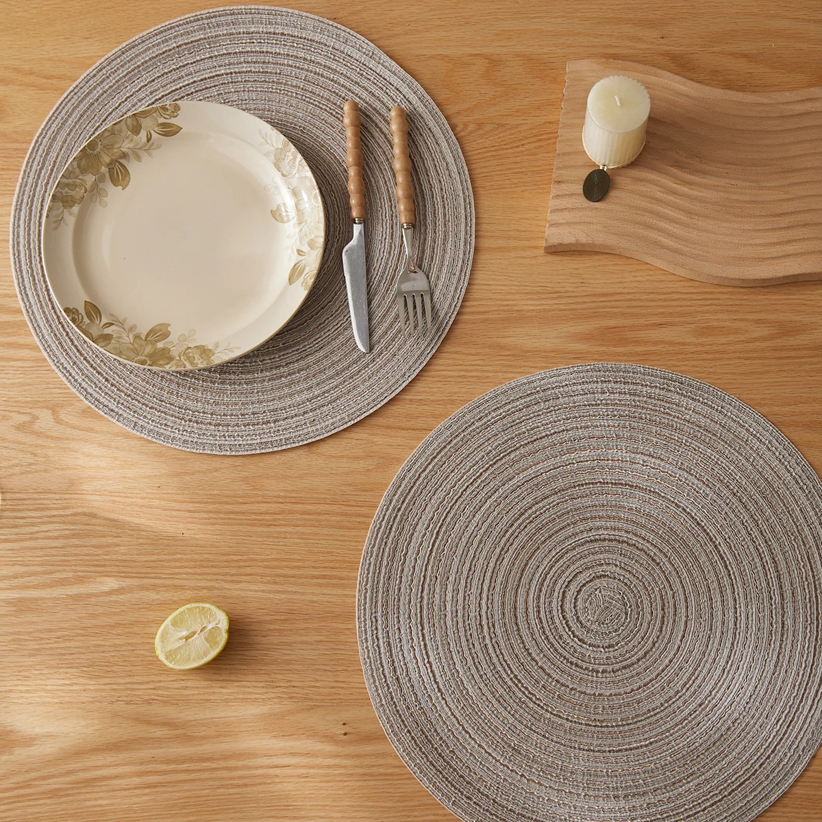 Description Picture 4 of item4pcs/set Round Braided Placemats Table Mats for Dining Tables Woven Washable Non-Slip Place Mats for Christmas Party