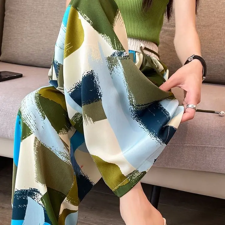 Рисунок 6 - Красочные широкие брюки с завязкой для женщин