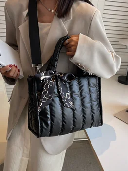 Borsa tote da donna elegante con sciarpa di seta Borse a tracolla trapuntate con accento per donna Borsa a tracolla da donna imbottita casual in tinta unita