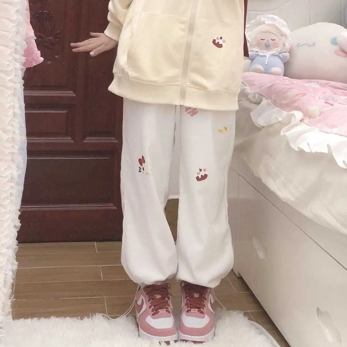 

Sanrio Hello Kitty Anime Kawaii Sweatpants Jeans Trousers High Waist Straight Bound Feet Wide Legs Graffiti Loose Pattern Hot 23