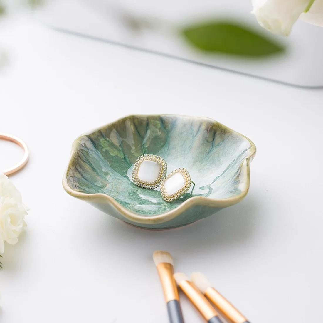 

Dessert Cake Food Plate Kitchen Ceramic Dishes Tableware Nordic Wind Sauce Bowl Lotus Jewelry Storage Tray Table Decorations