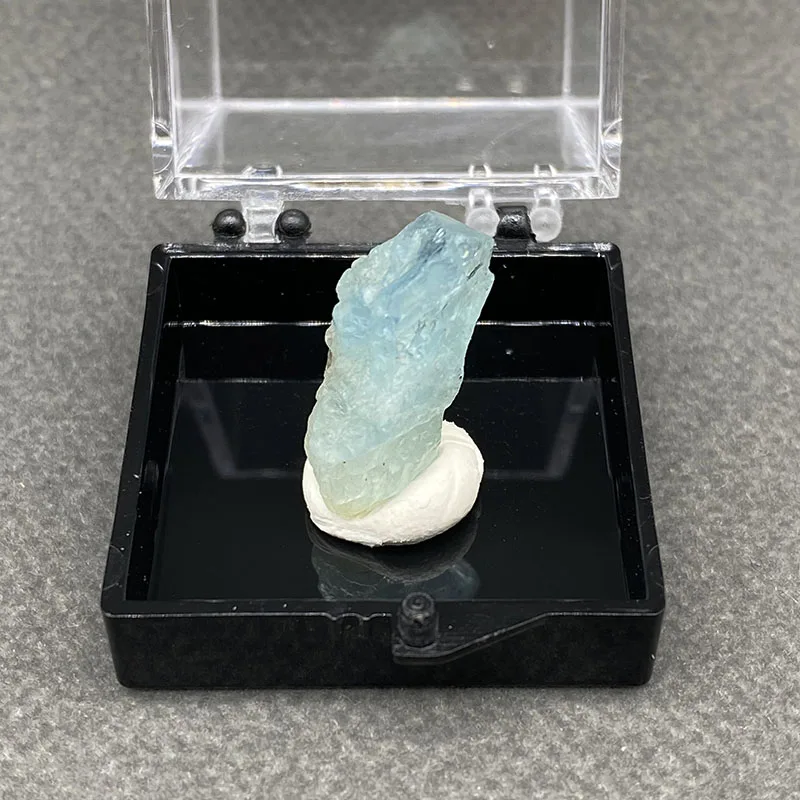 100% Rare Natural Pakistan Aquamarine Mineral Specimens Stones and Crystals Healing Crystal  +Box size：35*35*35 mm