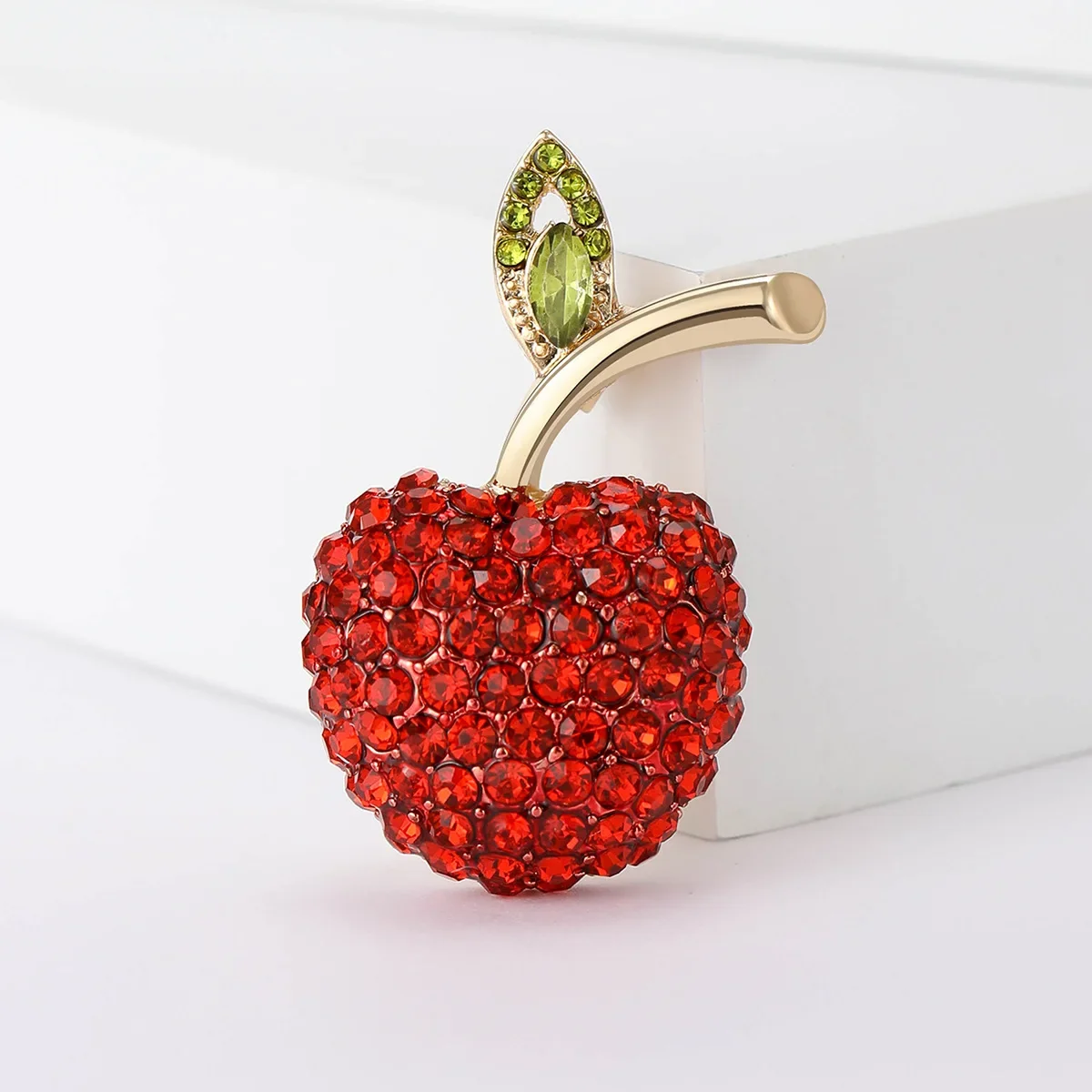 

Europe and the United States new diamond-encrusted Apple brooch Christmas gift ideas Joker suit coat dress corsage.