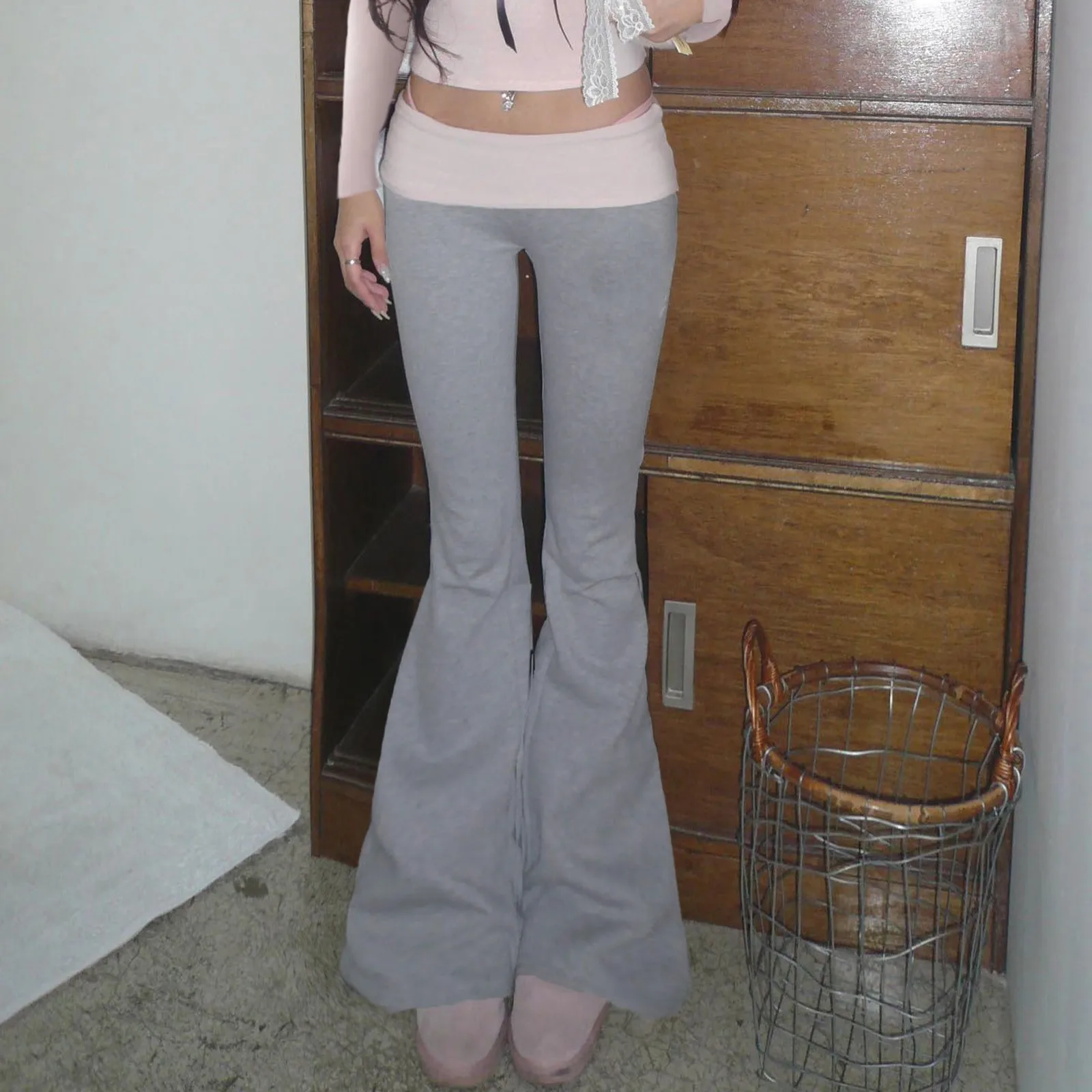 

Женские однотонные расклешенные брюки с низкой талией, облегающие длинные леггинсы полной длины, уличная одежда, Капри, брюки, женская одежда, осень-зима 2024