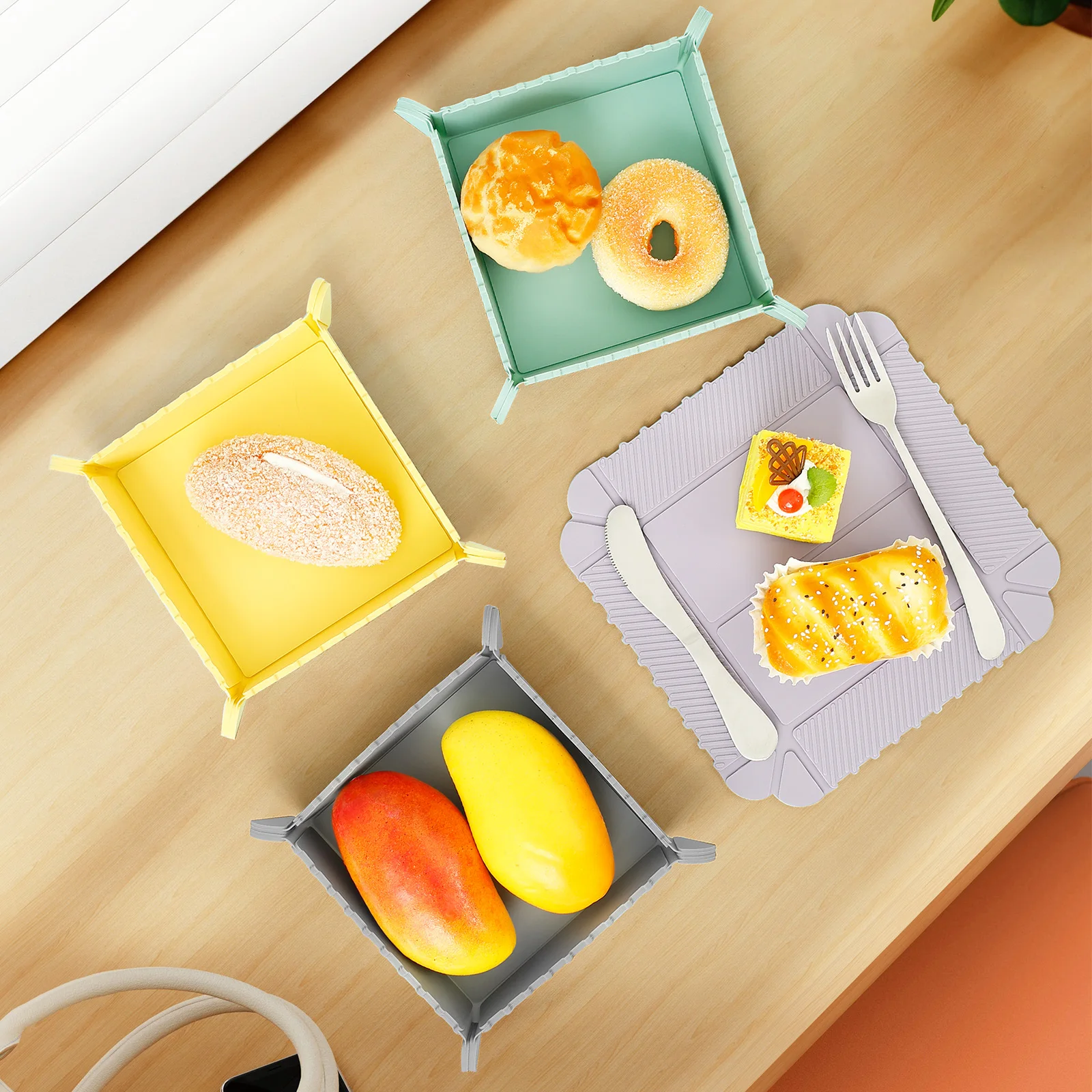 4PCS Silicone Camping Plates Portable Sturdy Dinner Plates Folding Silicone Easy to Clean Camping and Bowls Kit