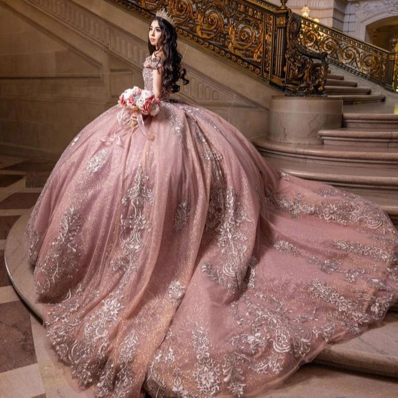 Рисунок 2 - Розовое блестящее платье для Quinceanera VD 2023