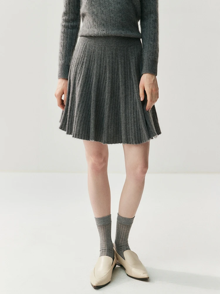 Skirt hem detail