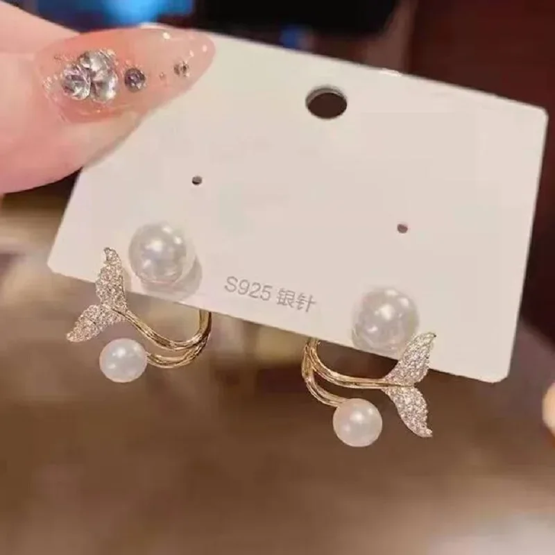 

New design fashion pearl stud earrings for women gold fish tail design shiny rhinestone luxury party jewellery 2024 trending