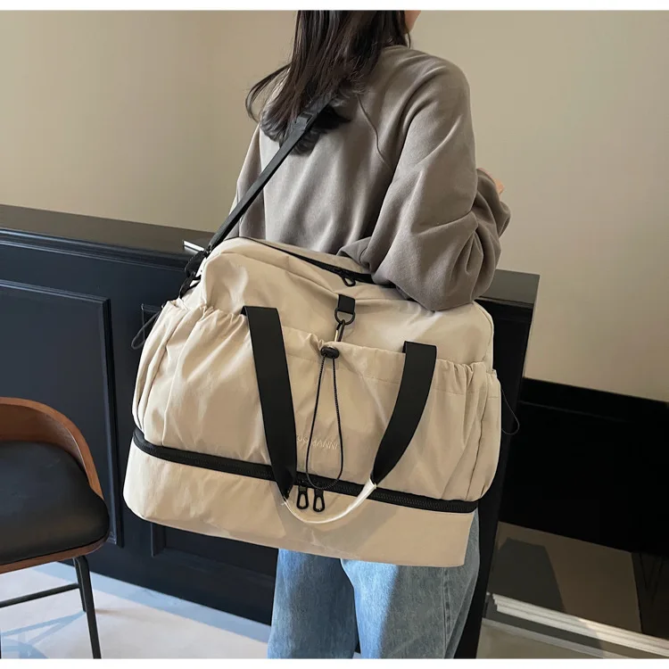 Large Travel Bag - Spacious, Lightweight & Durable. with Adjustable Strap & Pockets. Perfect for Travel & Commute Сумка Женская
