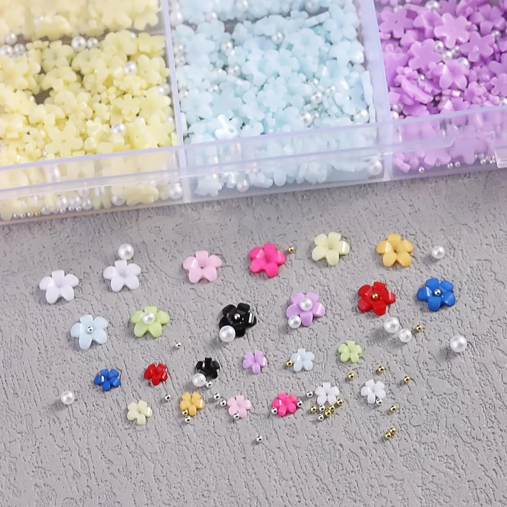 12Grids(1500pcs) 3D 수지 꽃 네일 참 + 골드/실버 스틸 비즈 DIY 네일 디자인을위한 3/6mm 다채로운 꽃 네일 장식