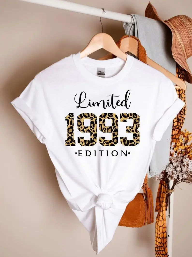 

Limited Edition 1993 Vintage Leopard Sweatshirt 30th Birthday Gift Short Sleeve Tees Plus Size O Neck Female Clothing Unisex y2k