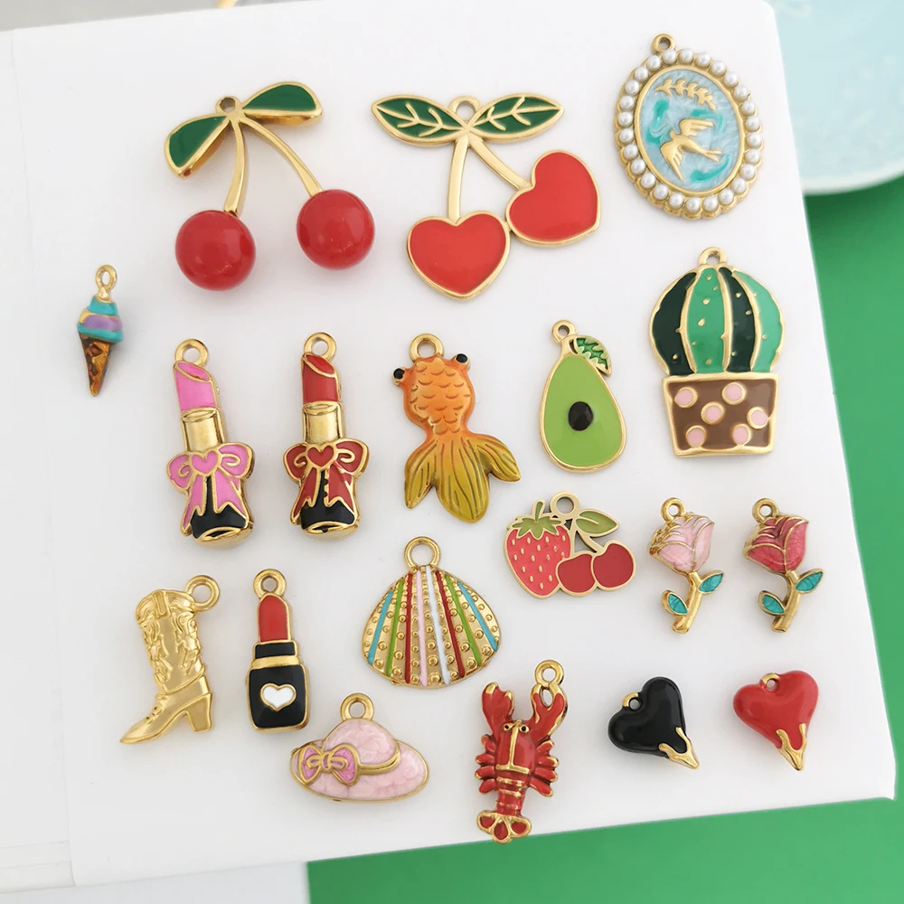 2 Stück/Set Edelstahl-Anhänger: Kirsche, Kaktus, Vogel, Perle, Lippenstift, Hut, Stiefel, Muschel, Fisch, Ozean - Halskette in Goldfarbe PVD