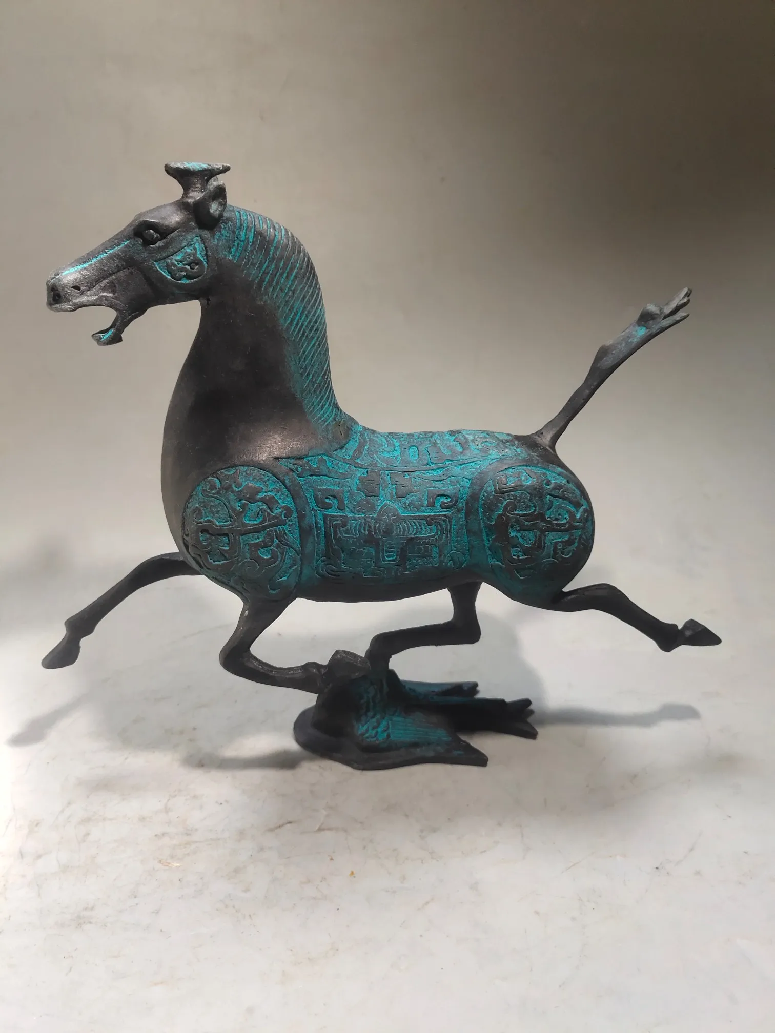 

Home Crafts Bronze Horse Ornaments with Exquisite Workmanship and Beautiful Appearance are Worth Decorating and Collecting