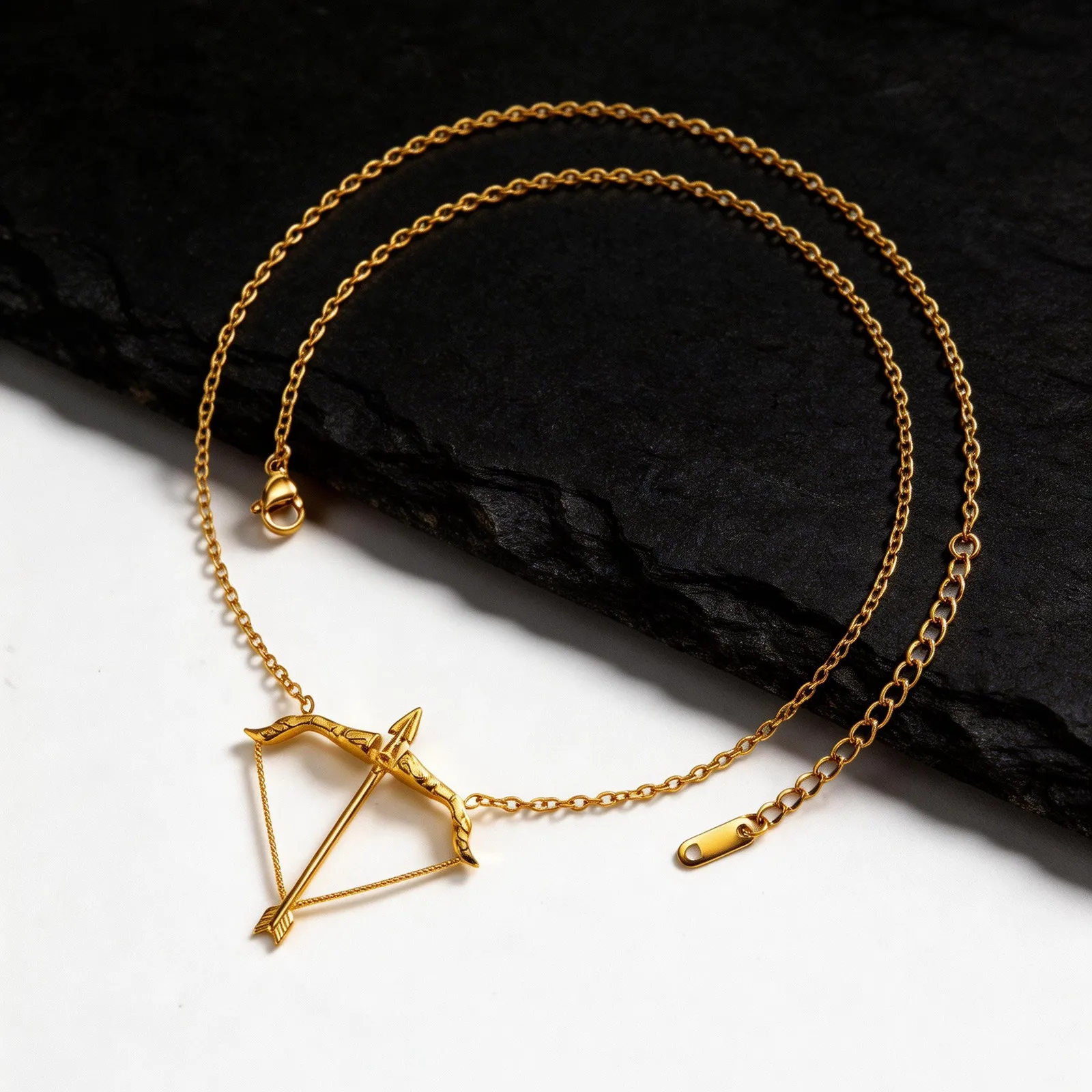 Vergoldete Pfeil-und-Bogen-Halskette für Männer und Jungen, Edelstahl Amor-Liebespfeile Choker, Stilvolles Geburtstagsgeschenk – Detail 4
