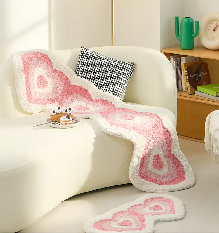 Long Tufted Pink Heart Rug