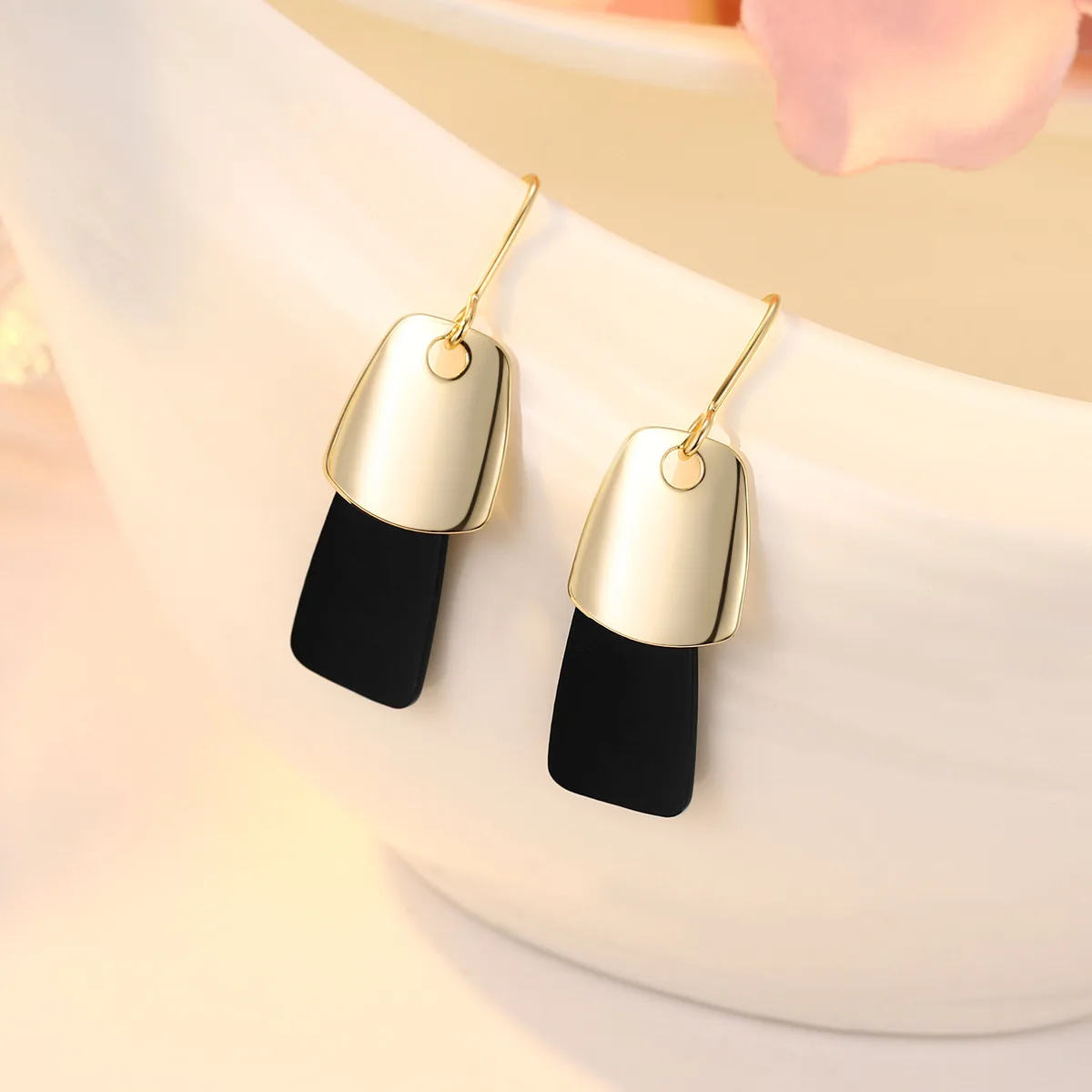 Classic Geometry Rectangle Drop Earrings for Women Black Red Trendy Contrasting Colors Hook Dangle Earring Party Jewelry Gift
