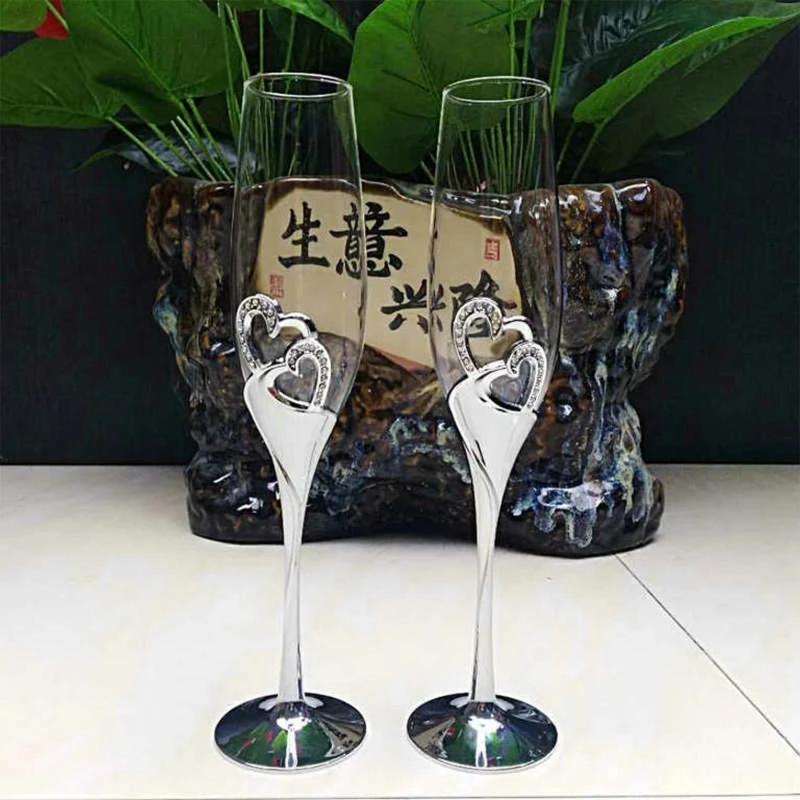 Glass drinkware 2Pcs Wedding Champagne Glass Set Toasting Flute Glasses with Rhinestone Crystal Rimmed Hearts Decor