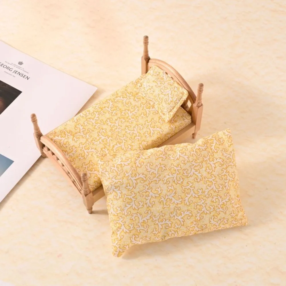 Play House 1:12 Dollhouse Wood Bed Bedroom Scene Decor Miniature Wood Bed Model Living Floral Simulation Single Bed Accessories