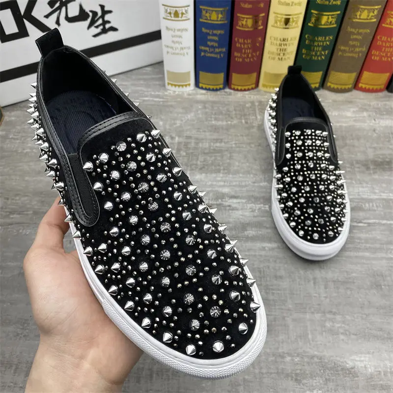 

2022 Internet Celebrity Social People's Same Spring Heavy Craft Rhinestone Rivet Skate Shoes Men Smart Guy Slip-on Trendy Shoes