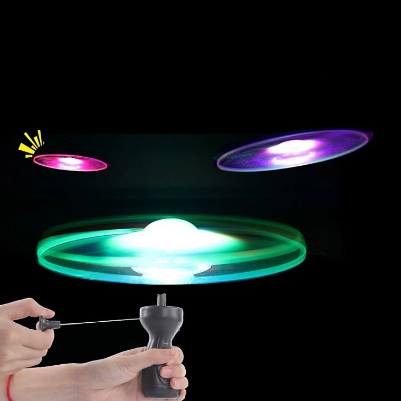 Toupie volante lumineuse pour enfant, avec manche, amusant, ovni, avec LED,  jeu d'extérieur, jouets pour garçon et fille, couleur aléatoire