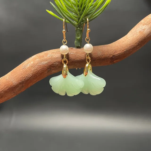 Retro Natural Green Jade Ginkgo Leaf Style Pearl Drop Earring: A Vintage Treasure