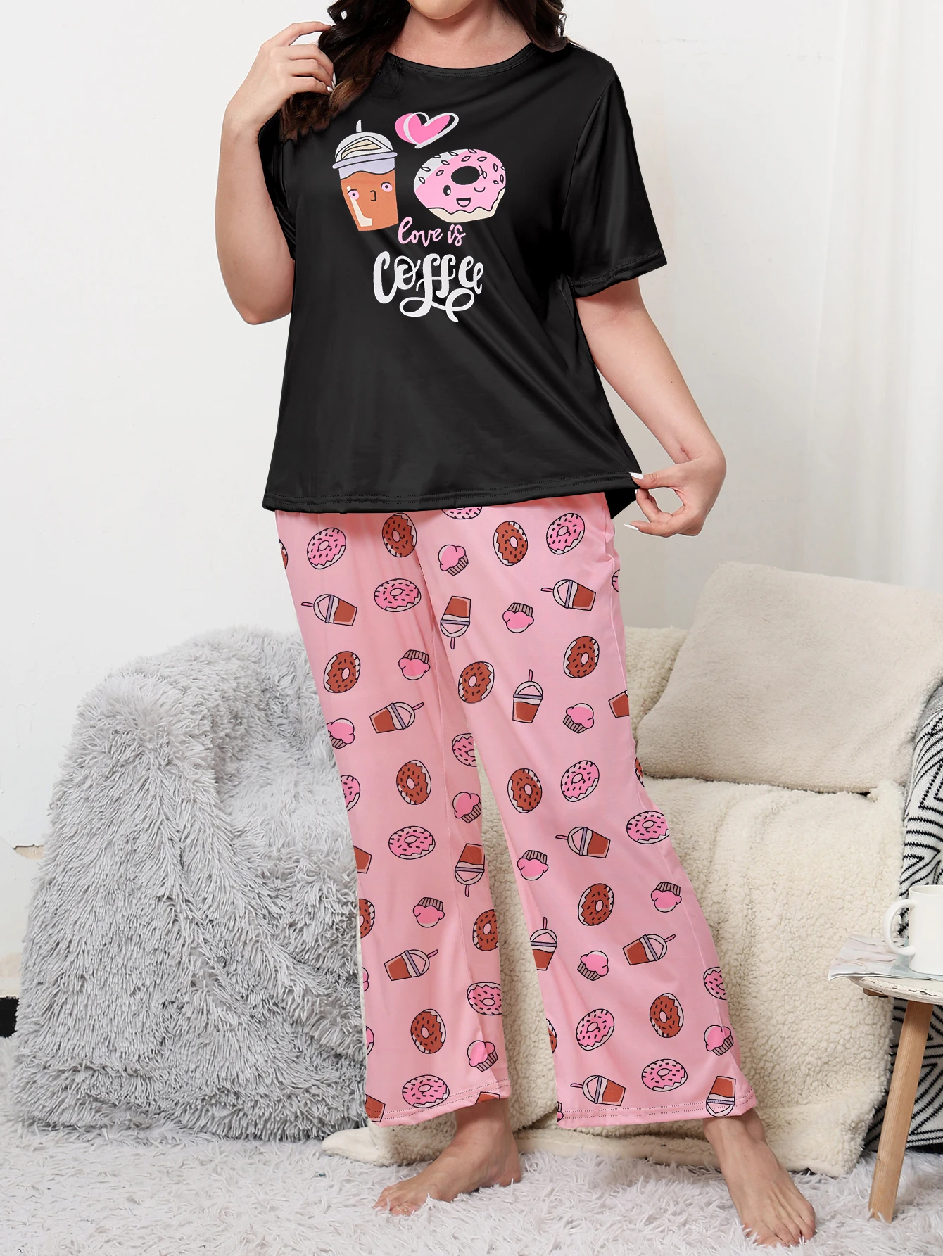 

Пижамный комплект большого размера можно носить как для дома, так и для повседневной носки. Повседневный комплект из молочного шелка, длинные брюки с коротким рукавом