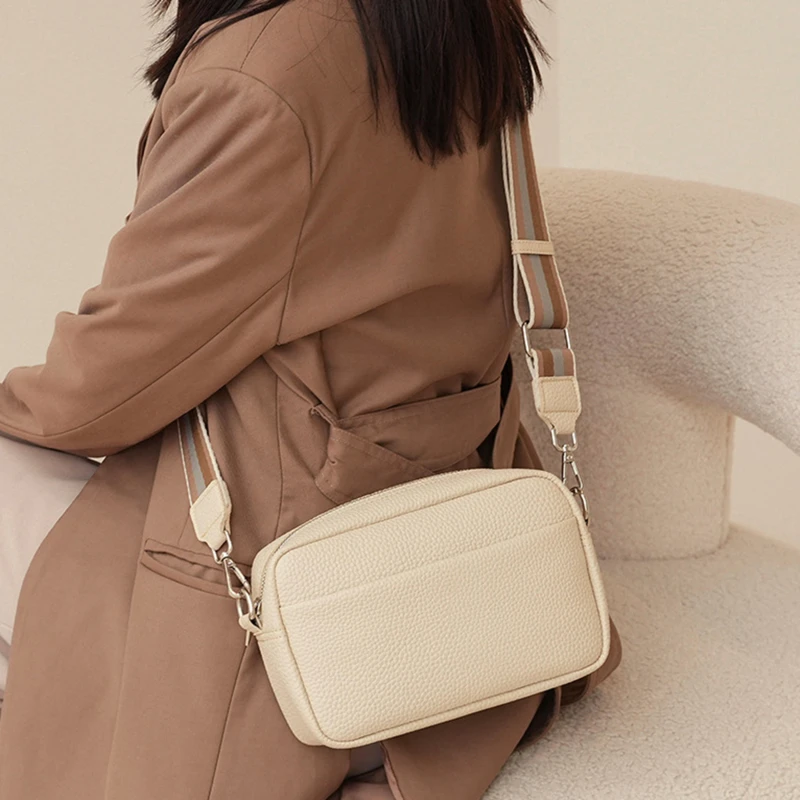 ショルダーバッグ・ポシェット V73 Women Messenger Bags 73BS8BP01AGATHABEIGE Beige Multi Pocket Double Zipper Bag – Jolie Vaughan Boutique