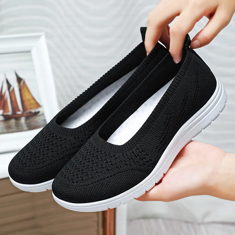 Knitted fabric shoes for women in spring 2024, shallow mouthed flat bottomed women's shoes, mom's shoes one kick off pink shoes
