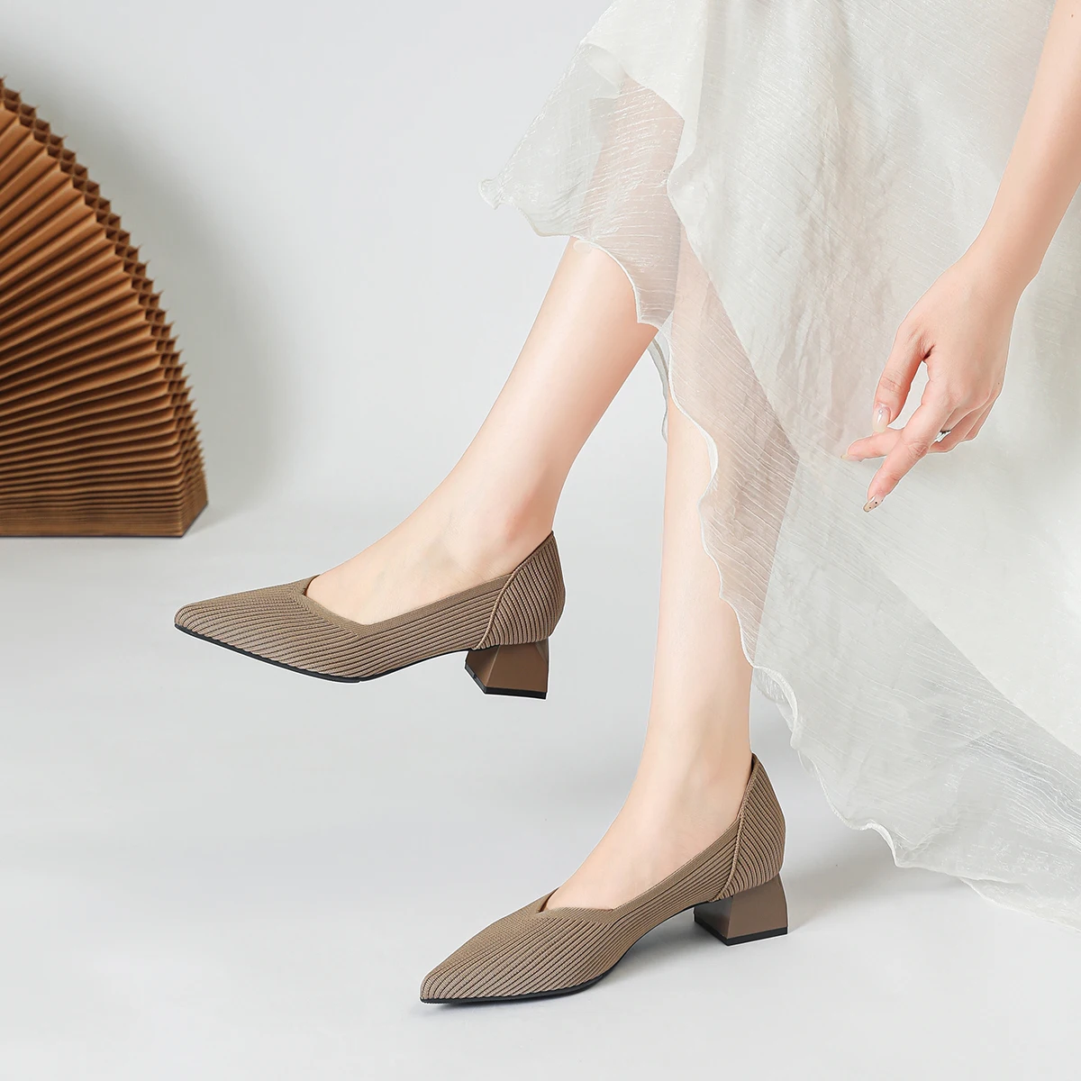 2025 New Women's High Heels Large 42/43 Fashion Pointed Anti slip Rubber Bottom Knitted Breathable Shoes 6