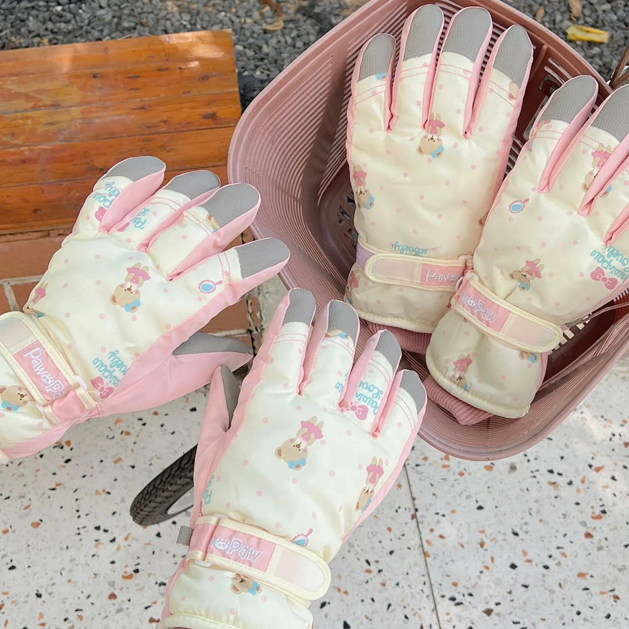 

Ski gloves Cute bear soft sister winter warm plus fleece non-slip outdoor windproof riding five-finger gloves New thickening