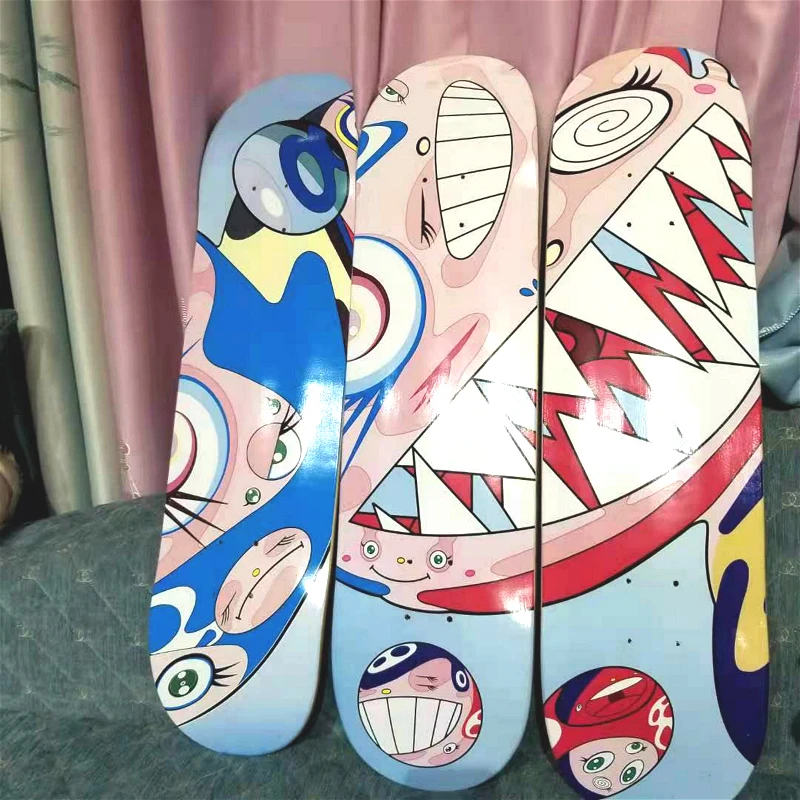 TM/KK 스케이트보드 데크 모던 캐나다 메이플. 펜던트 장식 삼색 컬렉트 아트. 패션 브랜드. 국제적인 일본 스타일