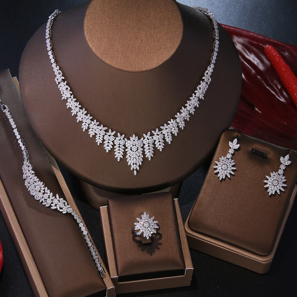 

Bettyue Women's Choker Necklace Snowflake Ring Earrings Set 2023 New Arrivals Exquisite Zirconia Noble Jewelry Birthday Gift