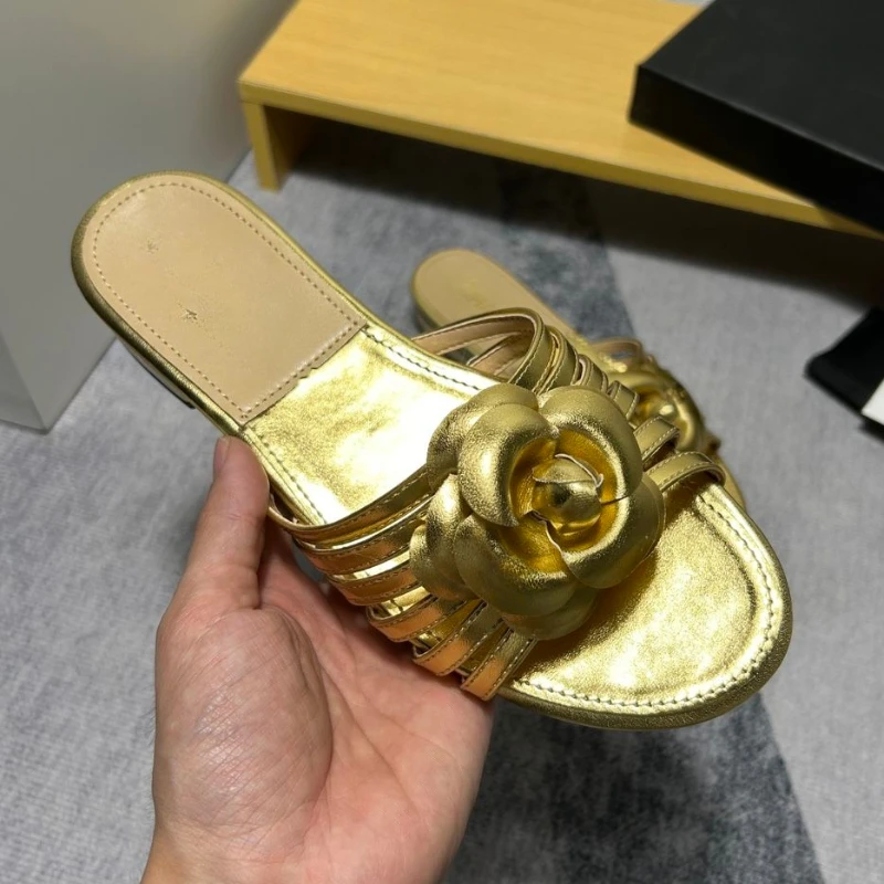 Women's Slippers 2024 European and American Summer New Casual Outwear Camellia Open Toe Flat Heel Slippery Beach Shoes