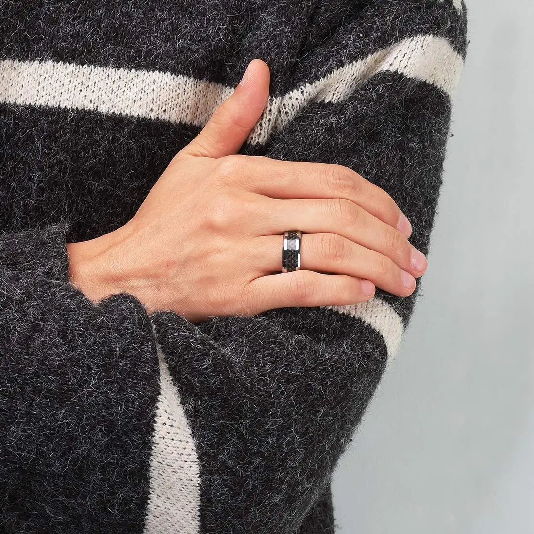 Timeless Titanium Stainless Steel Ring with Black and Blue Carbon Fiber Inlay – Elegant Men's Wedding Band and Gift Accessory