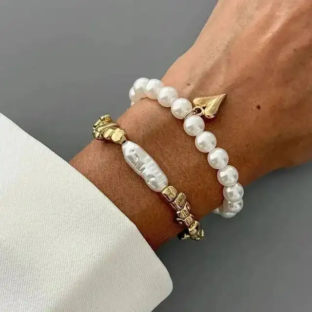 2Pcs/Set Elegant Imitation Pearl Bracelet for Women Bohemian Elastic Rope Chain Bracelet with Heart Pendant Jewelry Gift 2