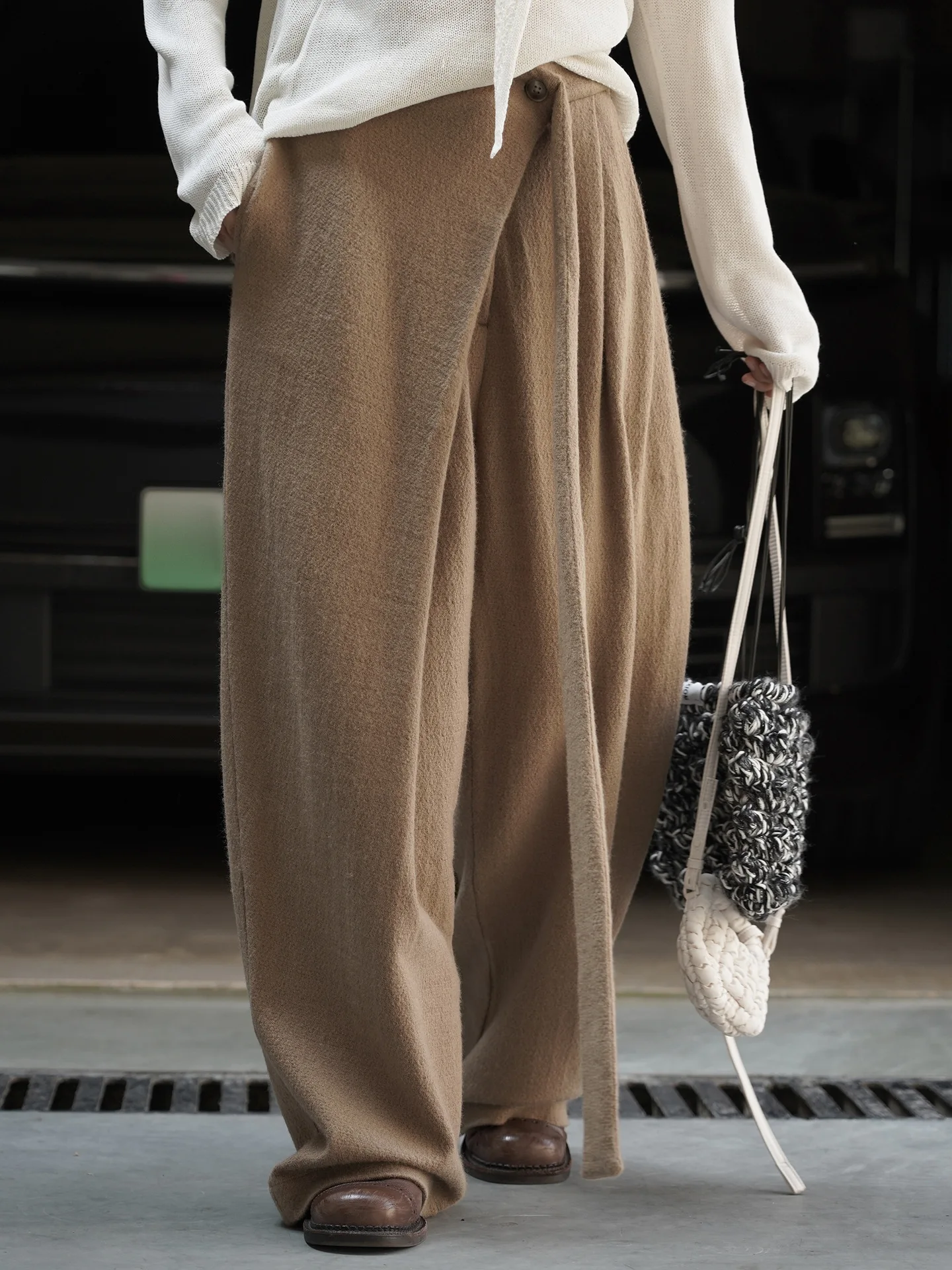 Fashionable light and mature style with slanted placket and tied Western pants, loose and trendy pants for women