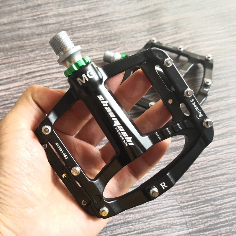 Pédales de vélo, pédales de vélo légères antidérapantes pédales de Plate- Forme en Alliage d'aluminium pour vélo de Route VTT (White