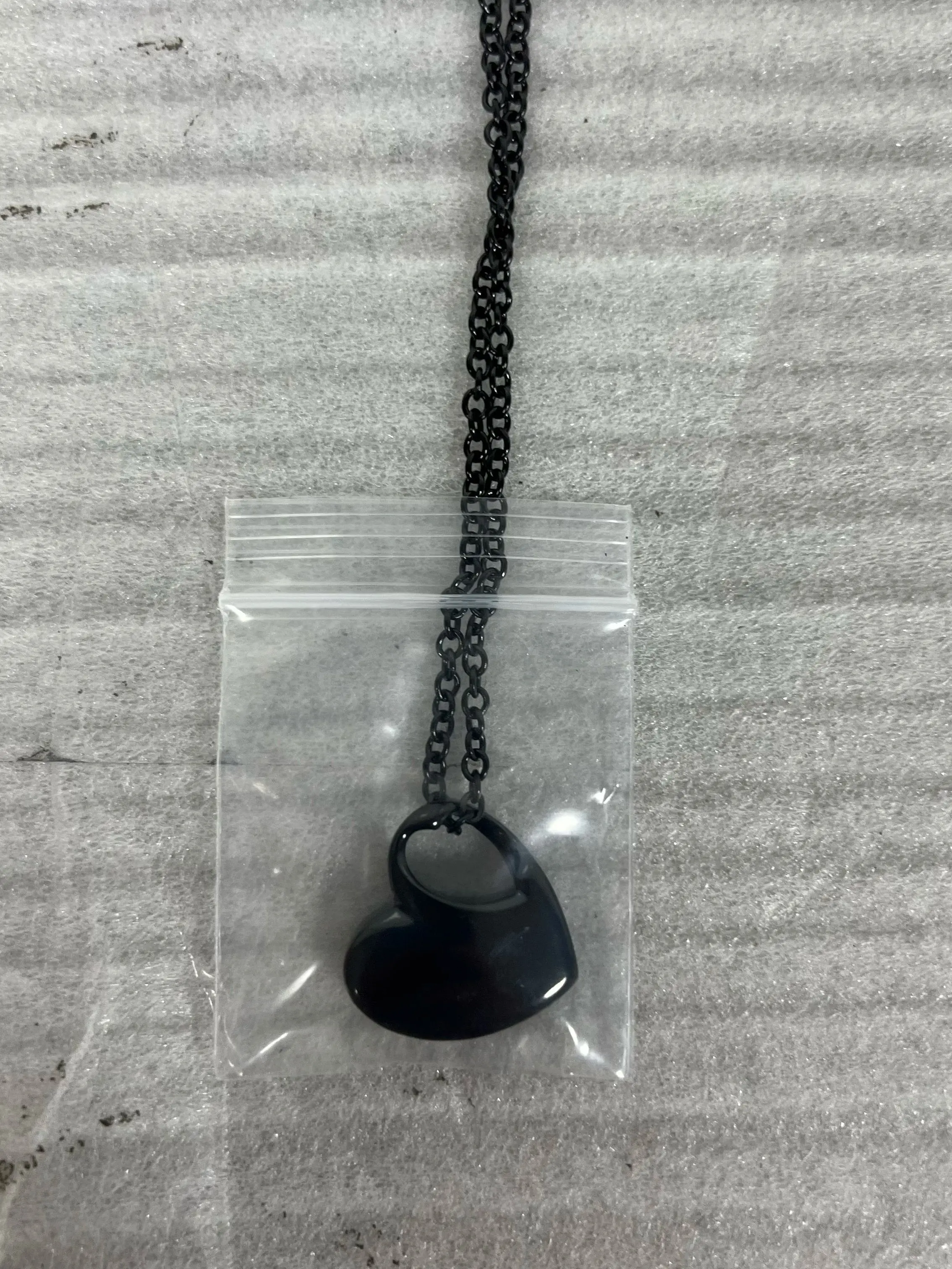 Herz-Urnen-Anhänger aus Edelstahl für menschliche Asche – Halskette für Feuerbestattung, Gedenk-Andenken-Schmuck – Detail 1