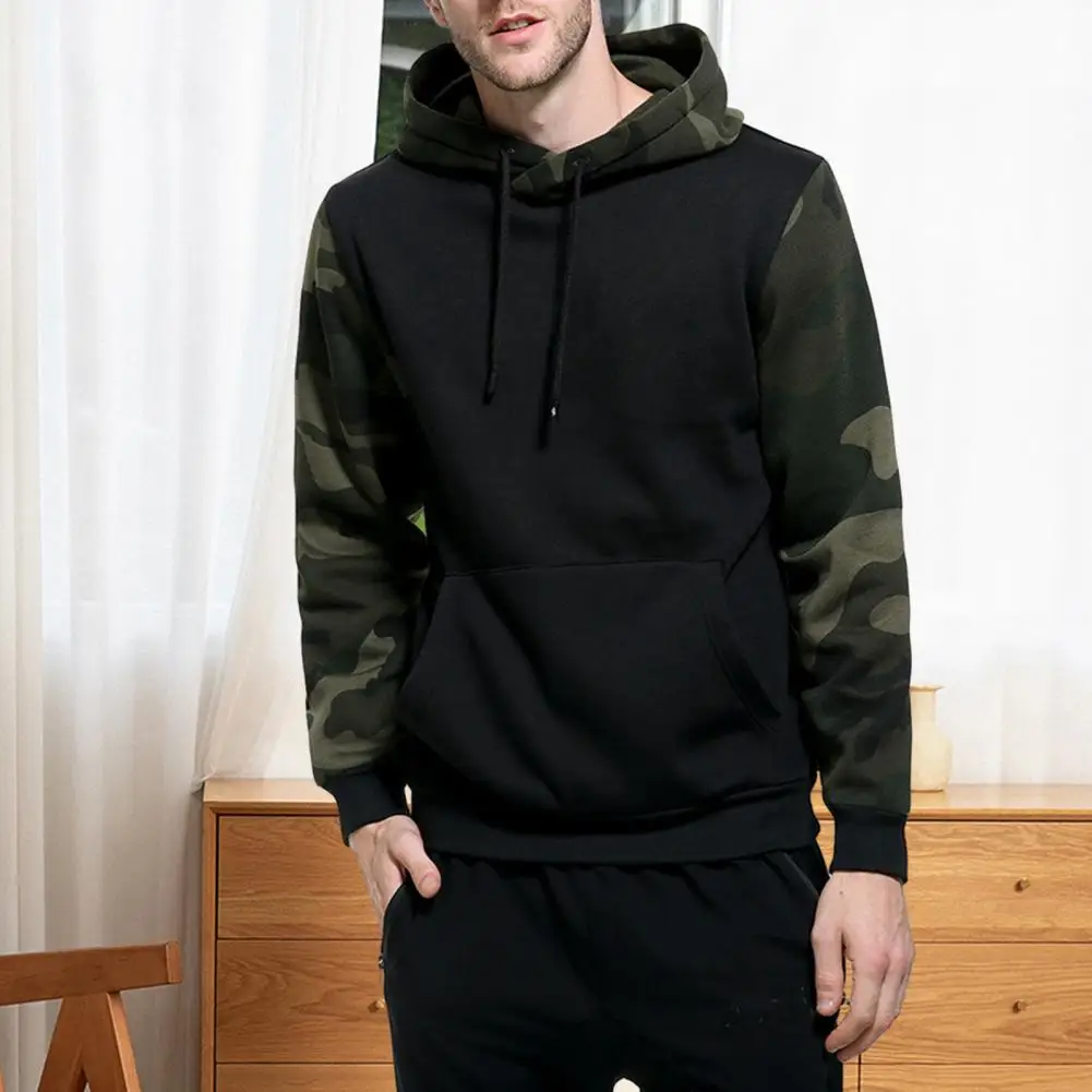 

Men Hoodie Loose Fit Hooded Sweatshirt Camouflage Print Men's Hoodie with Drawstring Patch Pocket Elastic Cuff for Fall Winter