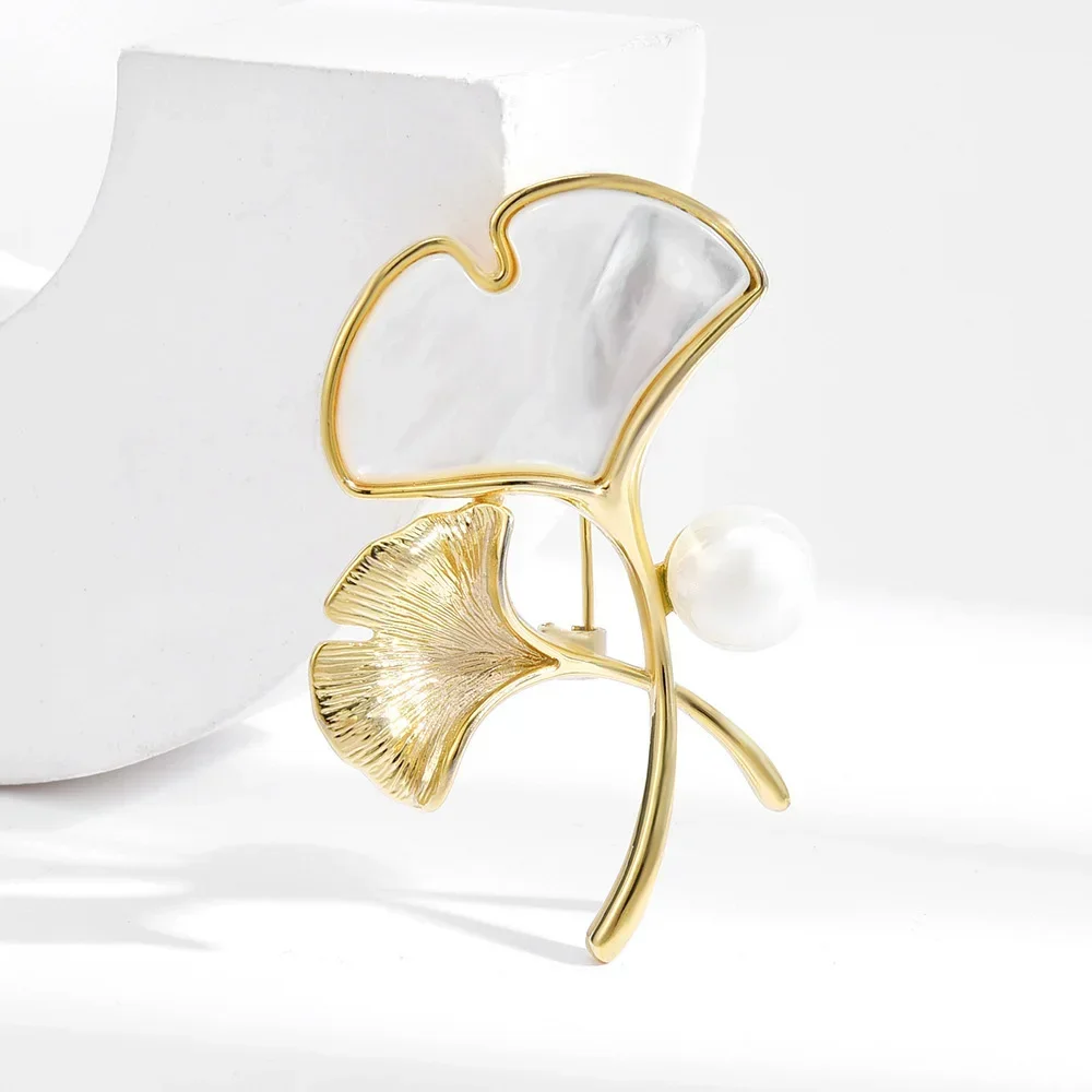 Fashion Shell Fresh Water Pearl Ginkgo Leaf Copper Brooches for Women Men Luxury Design Corsage Clothing Pins Accessories