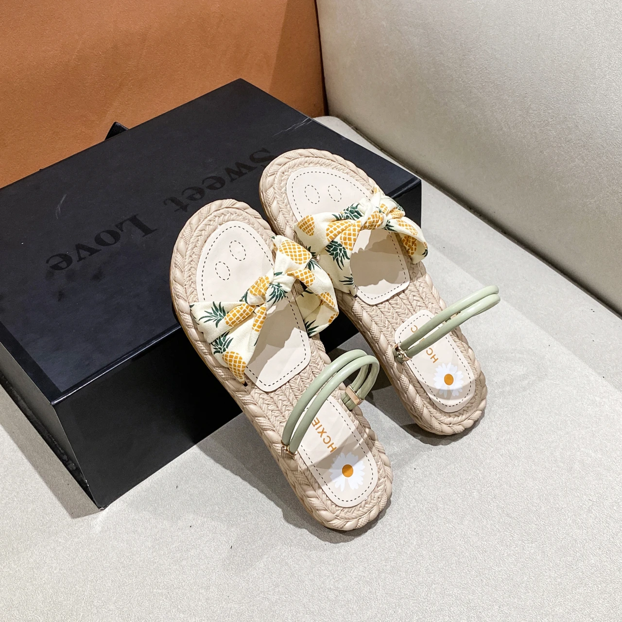 

Slippers for Women's Summer Outing in 2024, New 100% Matching Skirt, Small Pineapple Two Pairs of Roman Style Sandals
