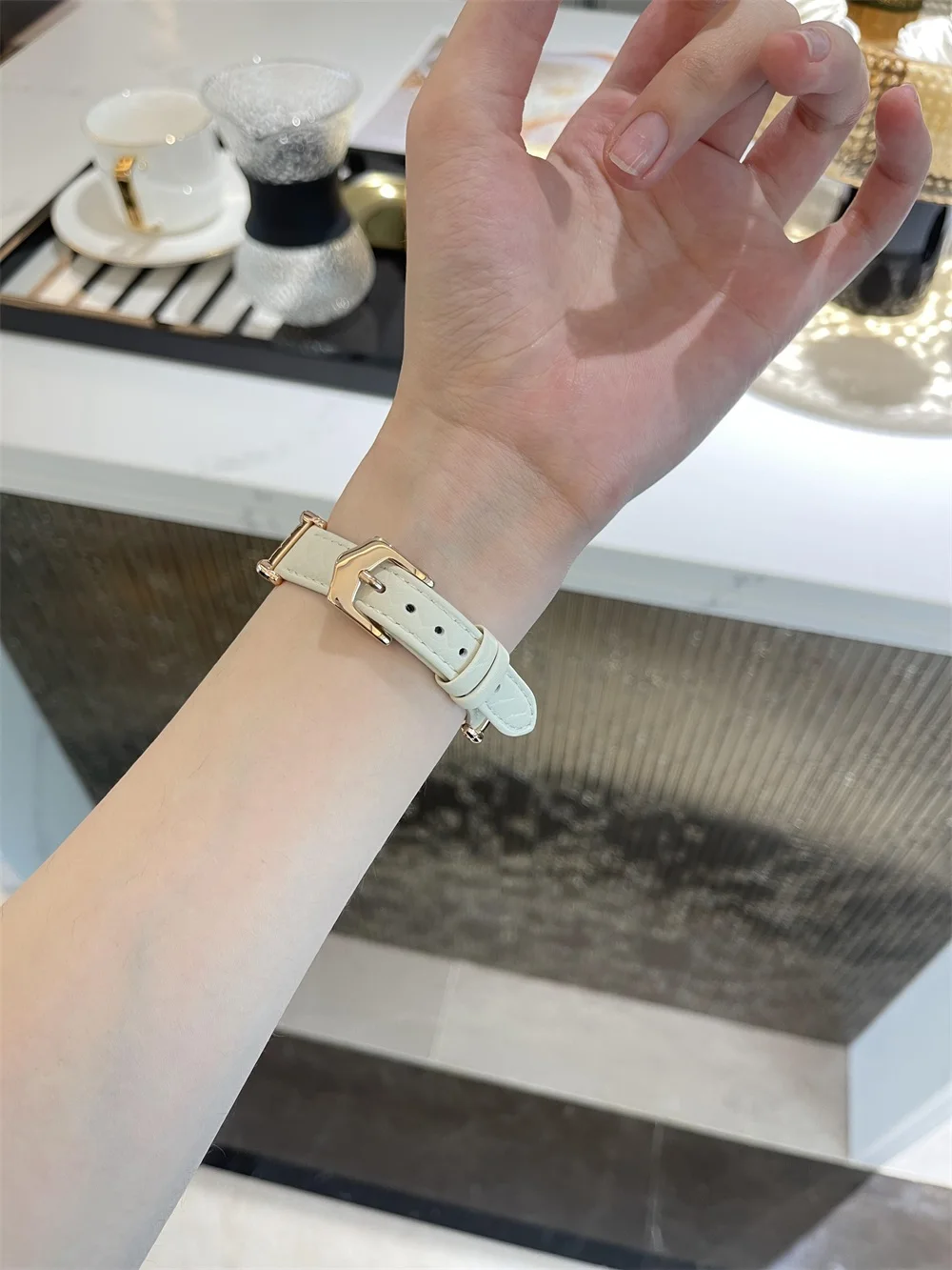 Diamond Leather strap for Apple Watch Band 44mm 45mm 38-42-40-41mm Luxury design Bracelet iwatch series 8 7 SE 6 5 4 Ultra 49mm