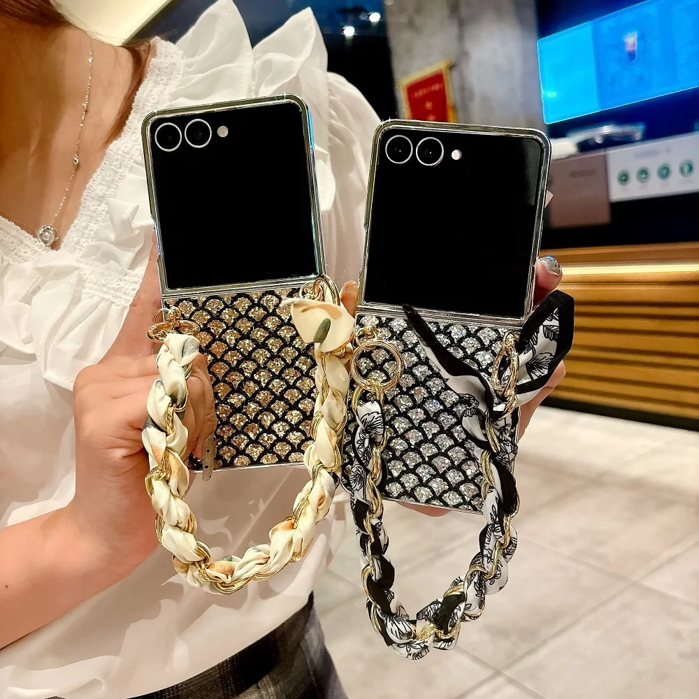 Glitter Diamond Electroplate Fish Scale Textured Phone Case with Bracelet - Protective Cover