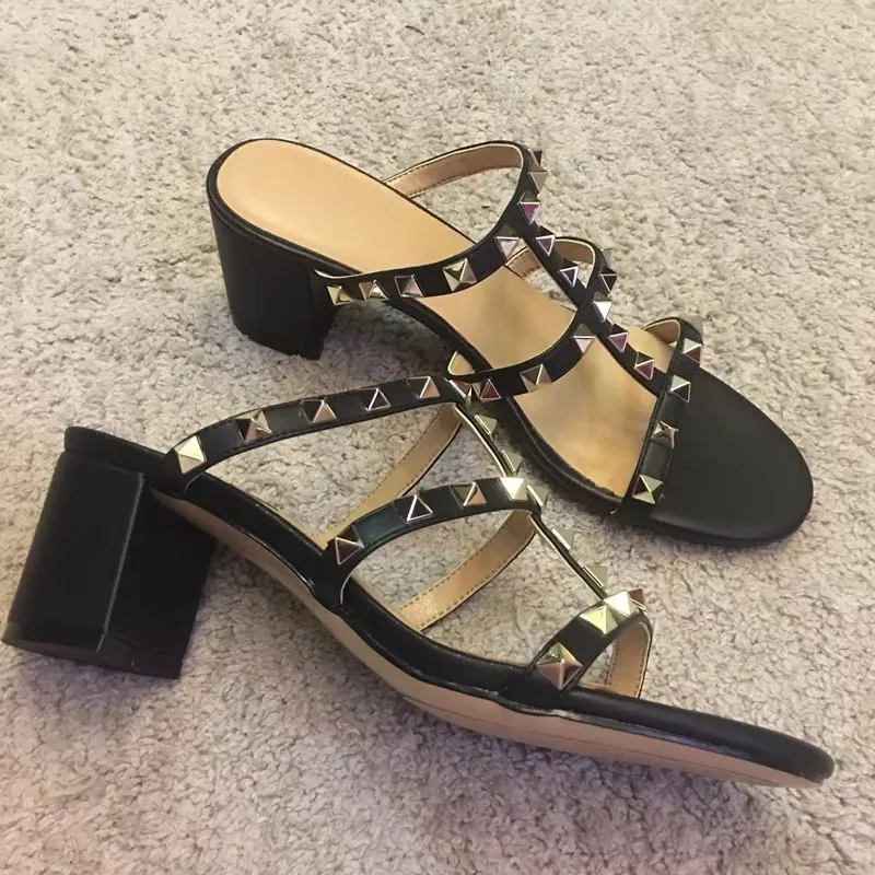 صندل كعب عريض